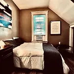 Cozy Home For 11 Near Downtown Buffalo.