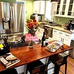 Walkable Elmwood Cottage, No Chores 4Bath 4Br 4Car