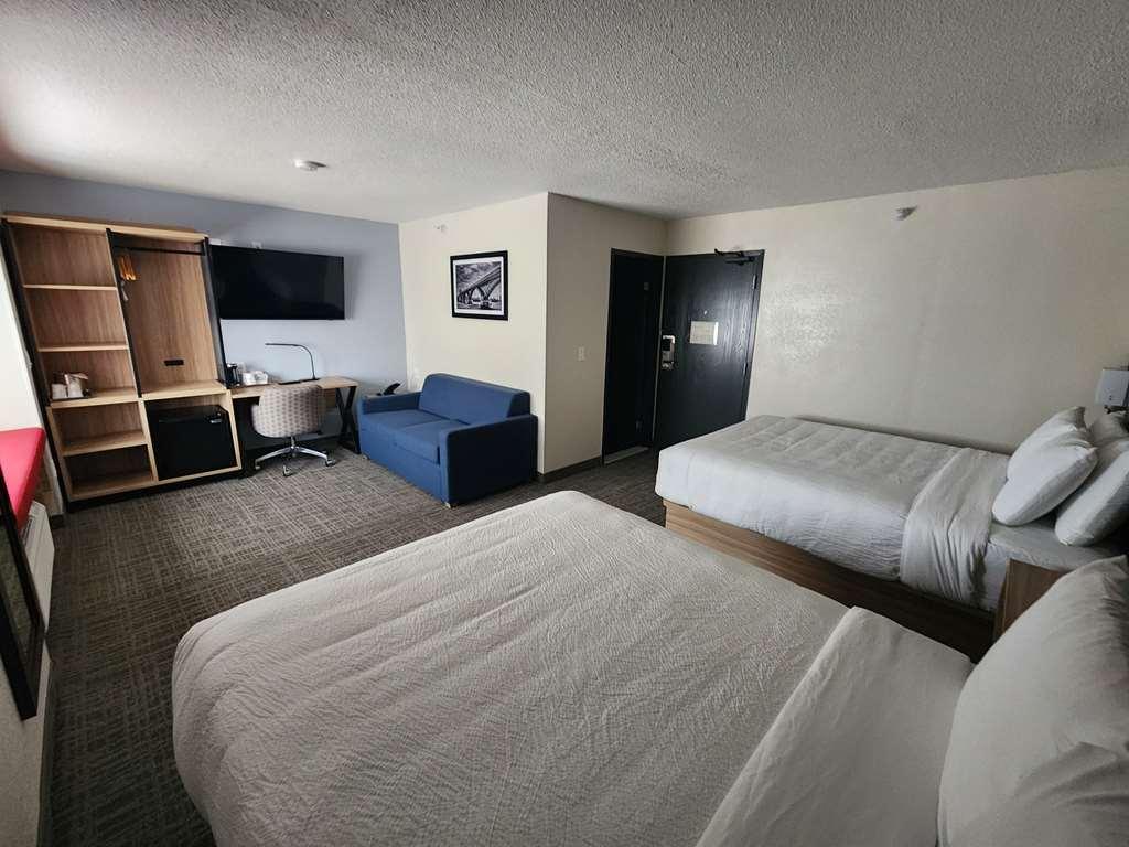 Western & Hotel 3*