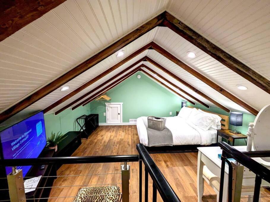 Walkable Elmwood Cottage, No Chores 4bath 4br 4car *