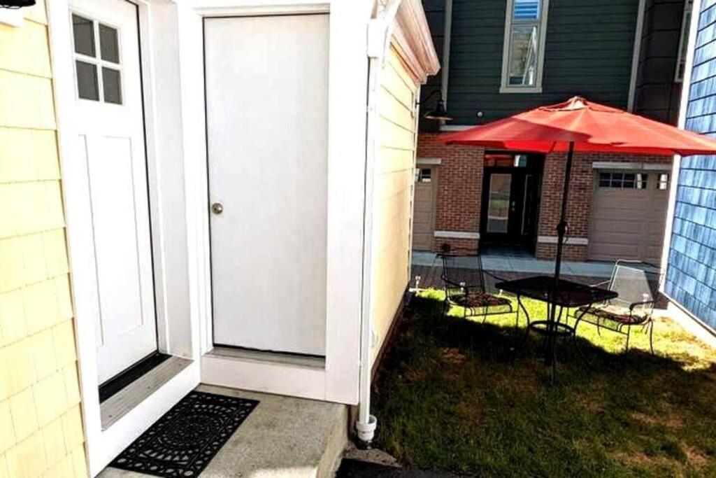 Casa de férias Walkable Elmwood Cottage, No Chores 4bath 4br 4car
