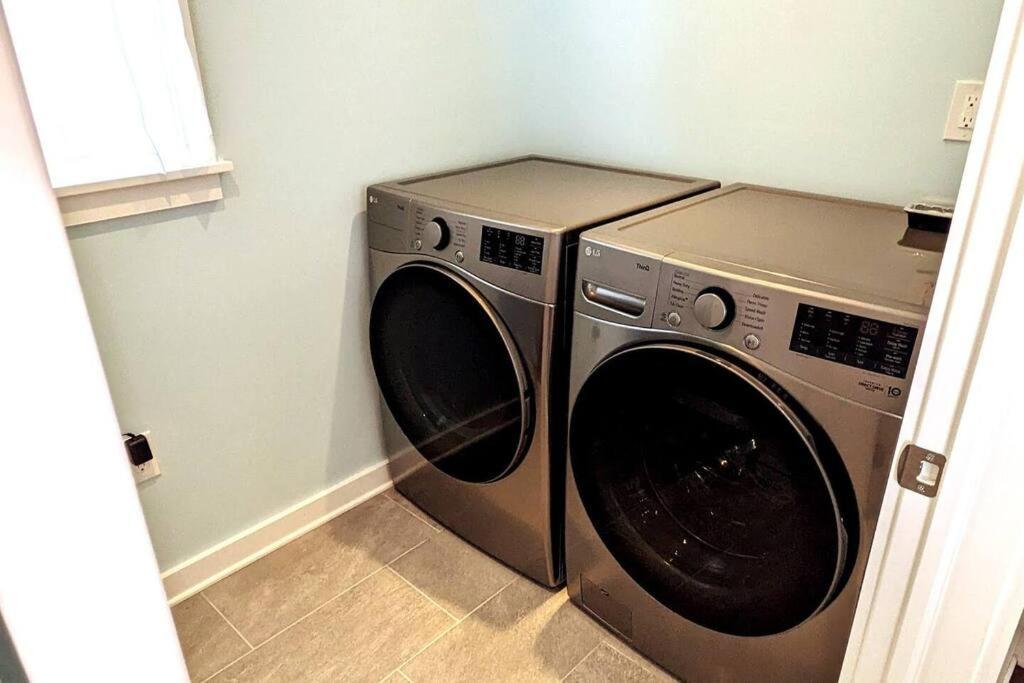 Walkable Elmwood Cottage, No Chores 4bath 4br 4car *