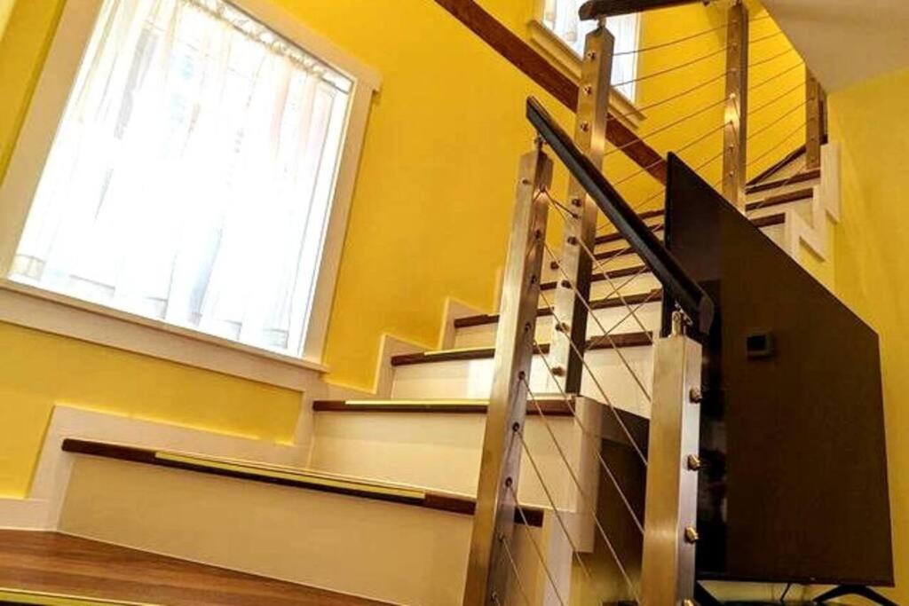 Walkable Elmwood Cottage, No Chores 4bath 4br 4car