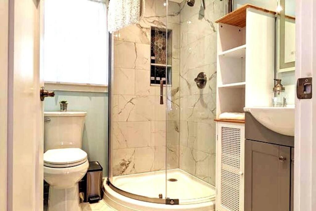Walkable Elmwood Cottage, No Chores 4bath 4br 4car * Buffalo