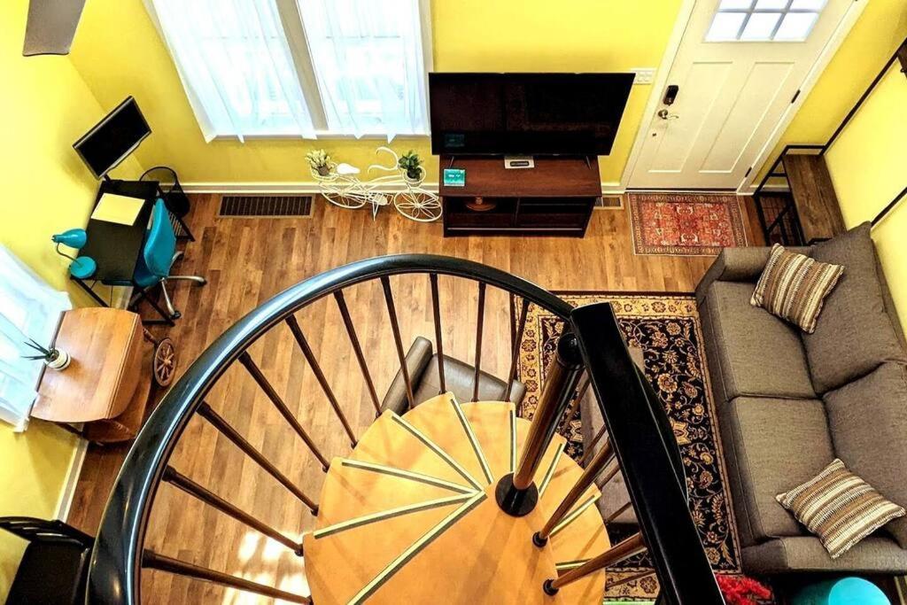 Walkable Elmwood Cottage, No Chores 4bath 4br 4car Casa de férias *