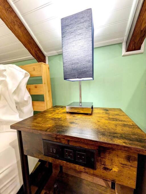 Casa de férias Walkable Elmwood Cottage, No Chores 4bath 4br 4car *