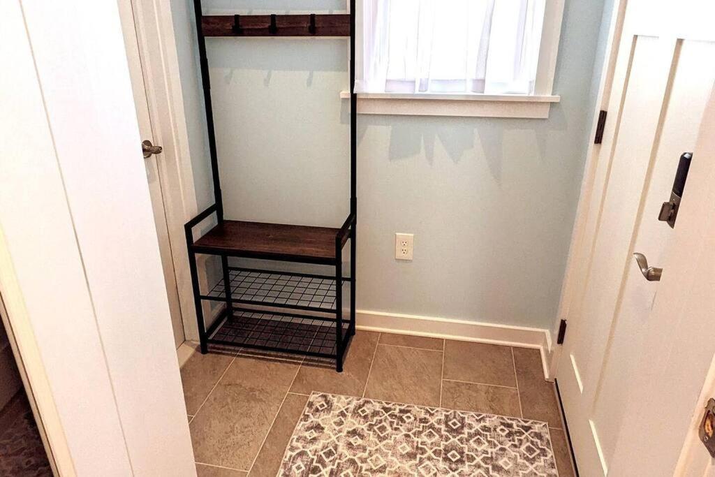Walkable Elmwood Cottage, No Chores 4bath 4br 4car Casa de férias *