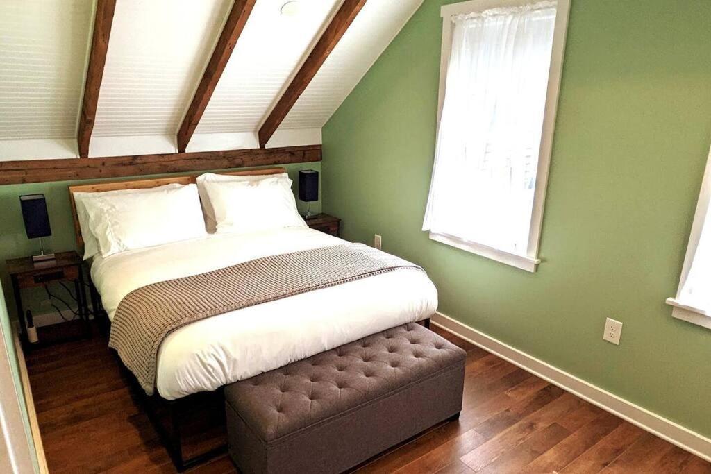 Walkable Elmwood Cottage, No Chores 4bath 4br 4car Casa de férias