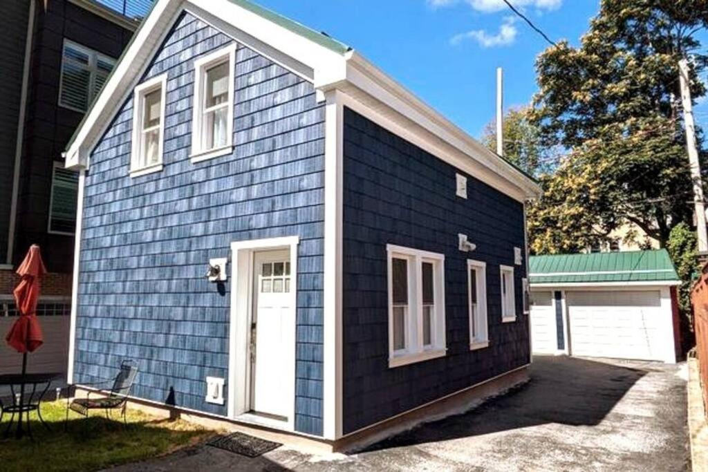 Walkable Elmwood Cottage, No Chores 4bath 4br 4car Casa de férias *