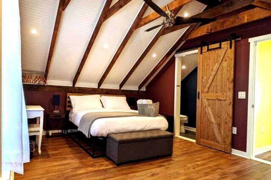 Walkable Elmwood Cottage, No Chores 4bath 4br 4car Casa de férias Buffalo