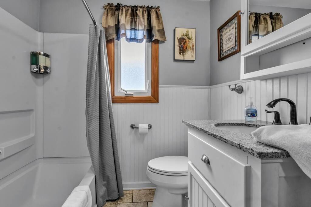 Gorgeous 2 Queen Bedroom In North With 70 Inch Tv Apartment *