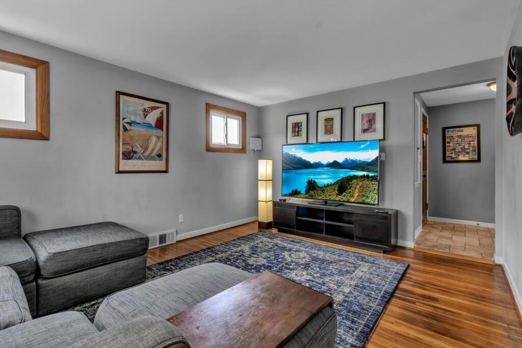 Apartment Gorgeous 2 Queen Bedroom In North With 70 Inch Tv