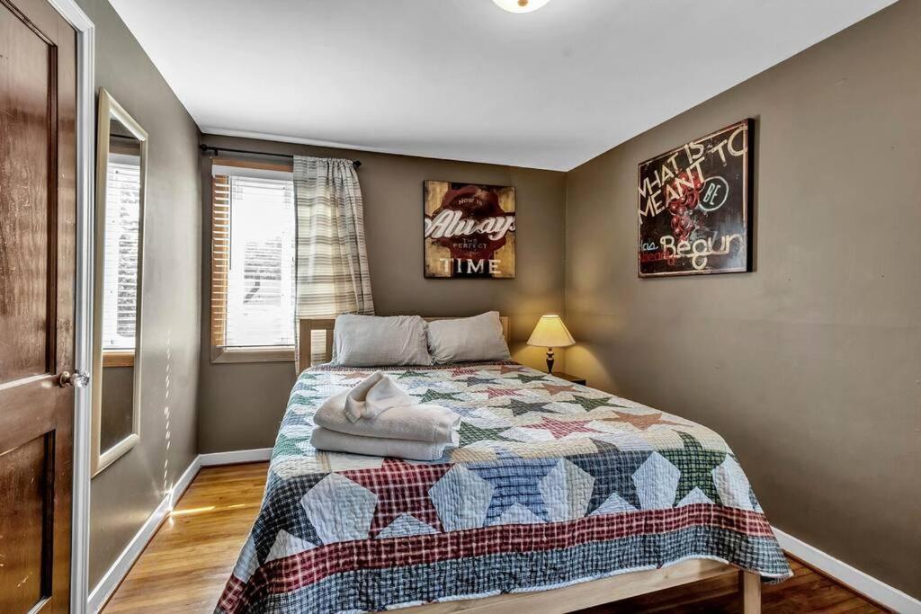 Gorgeous 2 Queen Bedroom In North With 70 Inch Tv Apartment Buffalo
