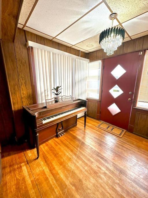 5 Bedroom House King Beds 1 Bath 20 Min To Falls Apartment *