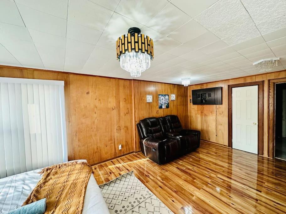 Apartment 5 Bedroom House King Beds 1 Bath 20 Min To Falls Buffalo