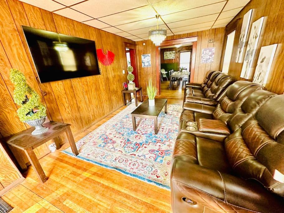 5 Bedroom House King Beds 1 Bath 20 Min To Falls