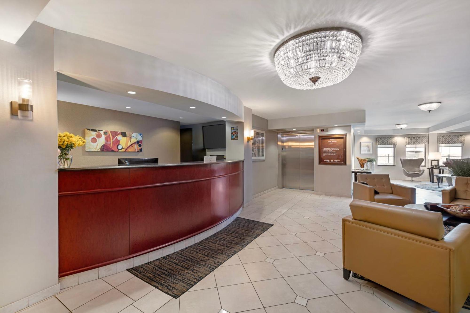 Western On The Avenue 3*
