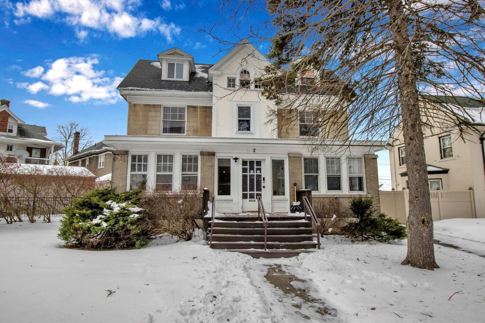 Spacious 4br Near Ub Niagara Falls - Pet Friendly Buffalo