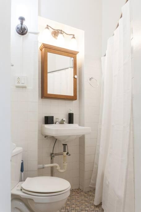 Deluxe Prospect Apt_niagrafalls+wifi+bill+kitchen