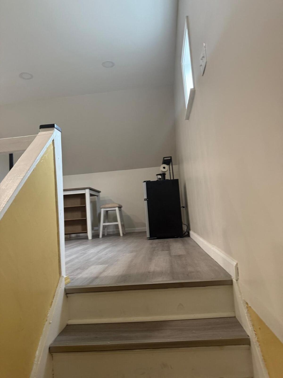 Downtown Golden Stairs Apartment *