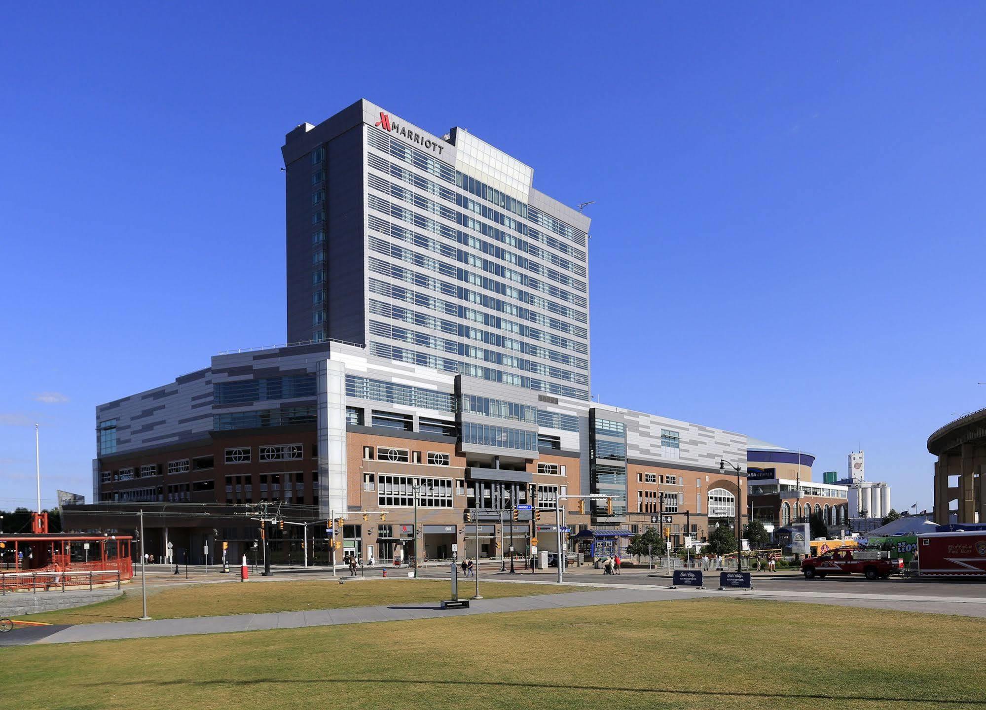Marriott At Lecom Harborcenter 4*