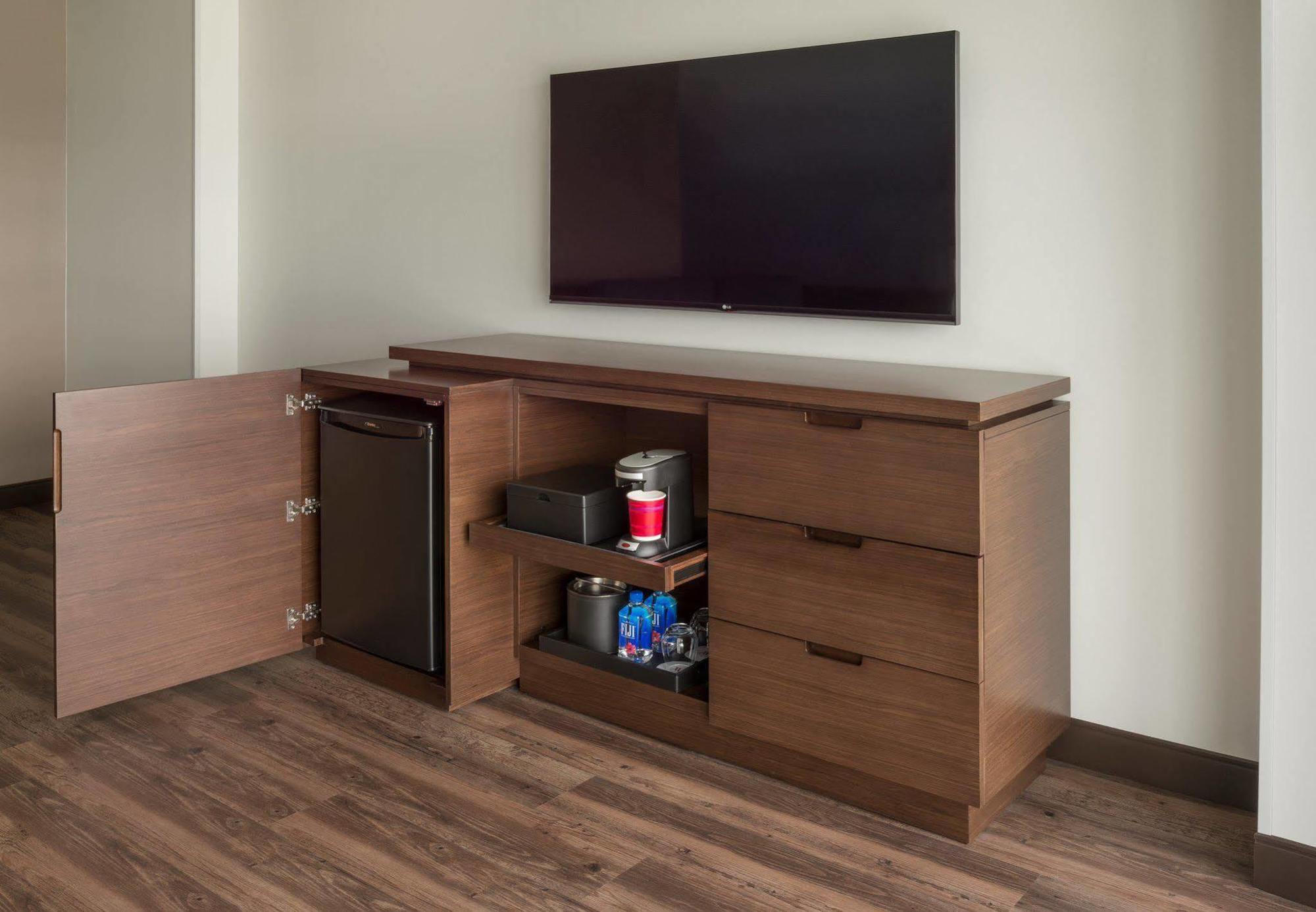 Marriott At Lecom Harborcenter 4*