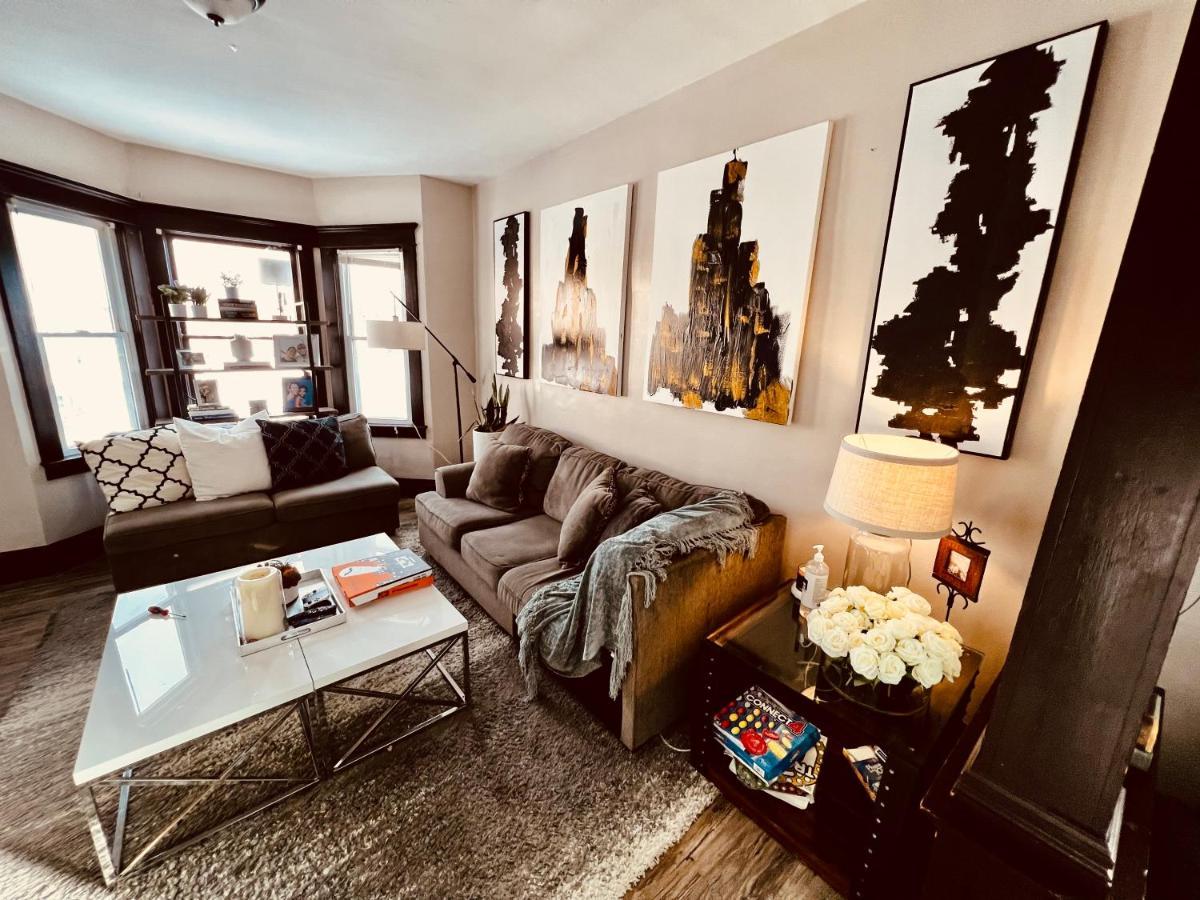 Cozy For 11 Near Downtown Buffalo. Apartment