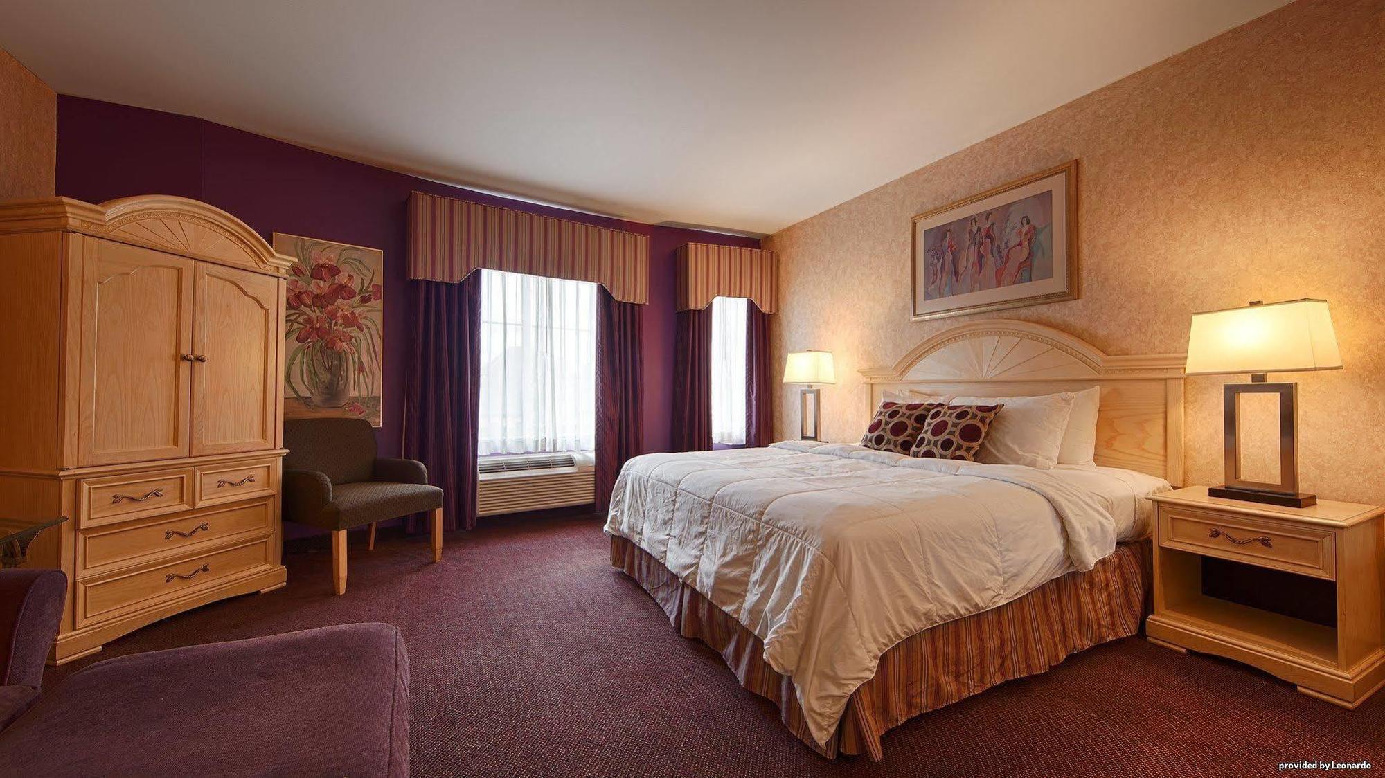 Western On The Avenue 3*